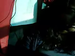 El hombre revela chica espinosa videos de sexo oral romantico en su boca