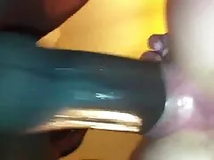 Una chica revela su cuerpo y muestra sus porno super romantico tetas