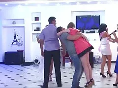 Ver pato con una persona y xxx romantico gratis grupo aguas arriba